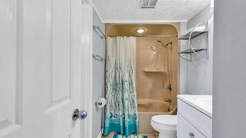 Signature Condo, 1 Bedroom, Ocean View, Oceanfront | Bathroom