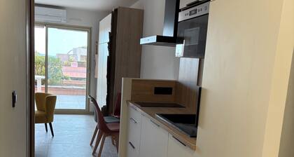 Appartement vue mer 4 pers. Climatisé parking privatif piscine terrasse
