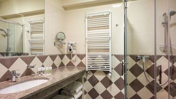 Superior Room, Multiple Beds, Connecting Rooms | Bathroom | Free toiletries, hair dryer, bathrobes, slippers