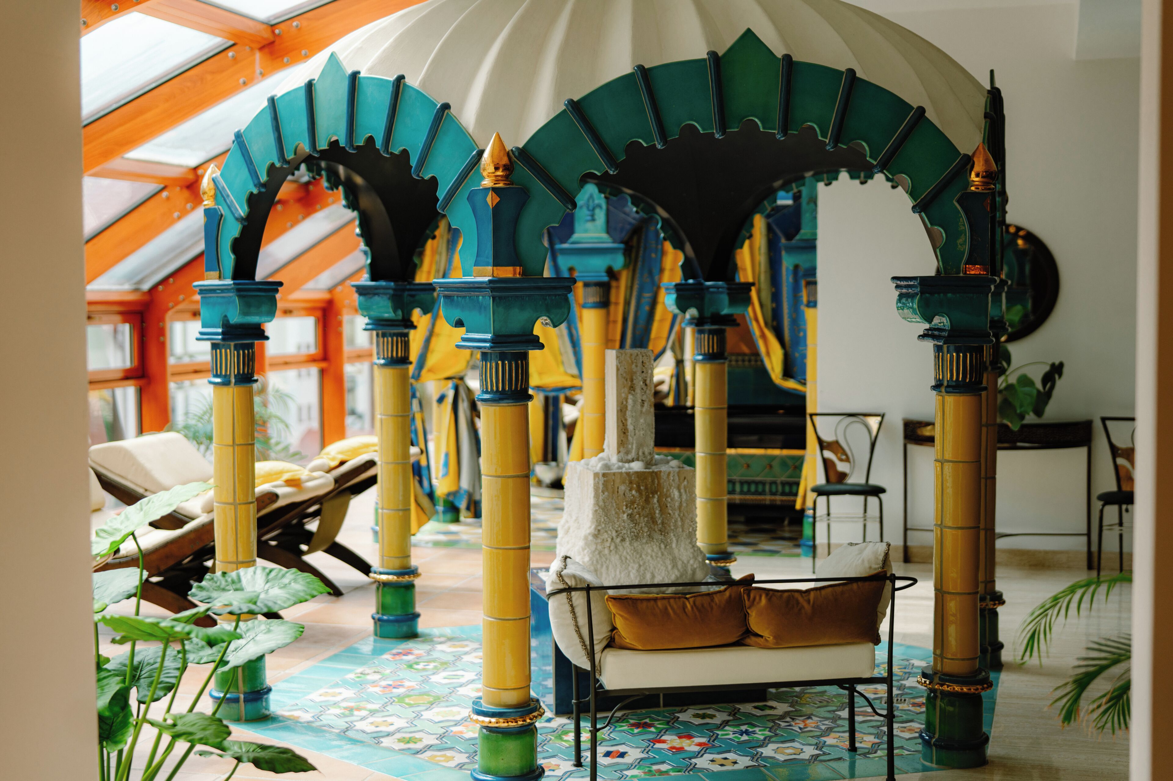 Sauna, hot tub, steam room, Turkish bath/hammam, body treatments