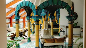 Sauna, hot tub, steam room, Turkish bath/hammam, body treatments