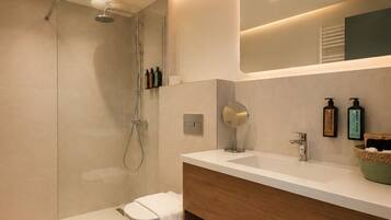 Deluxe Suite, 1 King Bed | Bathroom | Shower, free toiletries, bathrobes, slippers