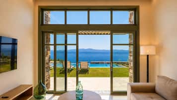 Villa - 3 sovrum (Private Pool) | Sängtillbehör av högsta kvalitet och värdeförvaringsskåp på rummet