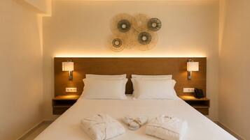 Premium bedding, in-room safe, soundproofing, free WiFi