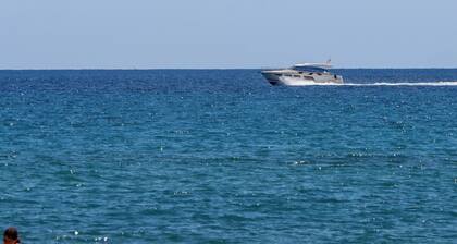 Comfortable apartment, 500m from the beach