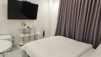 Standard Single Room, Non Smoking, Private Bathroom | Desk, free WiFi