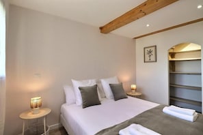 Comfort House, Mountain View | Iron/ironing board, free WiFi - Villa Altinea (Ventabren)