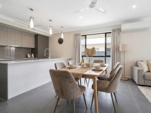 4 bedrooms - Zen Courtyard Garden - Patio - Garage (Darwin)