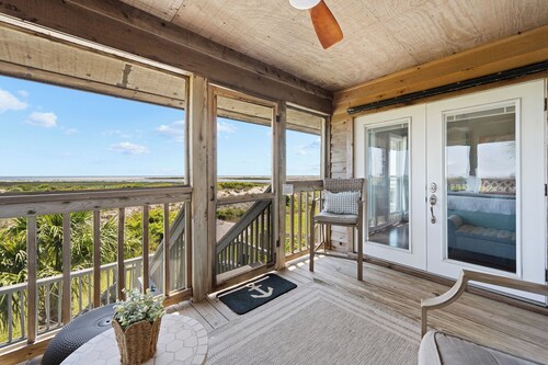 Beachfront + Marsh Views Sleeps 10 ~ Harbor Island Getaway
4 BR/3 Full Bath