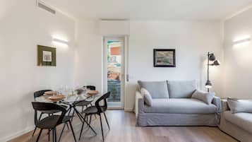 Family Apartment, 2 Bedrooms, 2 Bathrooms (Levante Mare Suite) | Living area