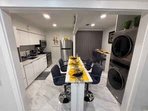 Dining - Near MIA Airport stylish 2-bedroom house with AC,1 Free Parking in vibrant Miami (Miami)