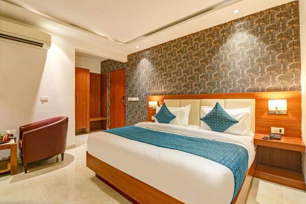 Executive Suite, Balcony, City View | In-room safe, soundproofing, iron/ironing board, free WiFi