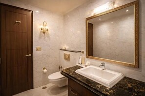 Shower, free toiletries, slippers, soap - NH Skye Suites Hotel  (New Delhi)
