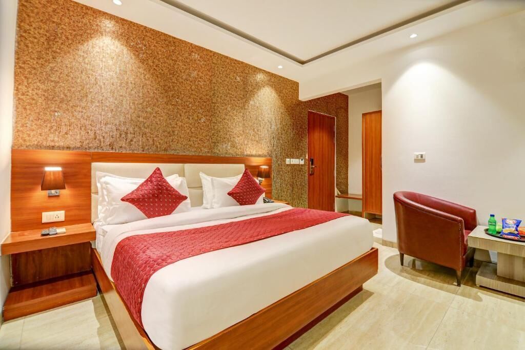 Deluxe Double Room, Balcony, City View | In-room safe, soundproofing, iron/ironing board, free WiFi