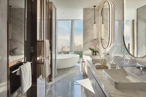 Bathroom - Mandarin Oriental Makati, Manila (Makati)