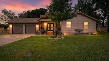 House, 3 Bedrooms | Exterior