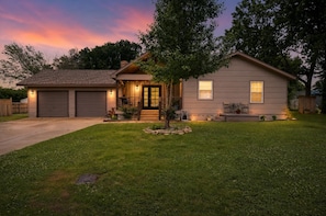 House, 3 Bedrooms | Exterior - Modern Farmhouse 3br Tulsa Oasis 3 Bedroom Home (Tulsa)