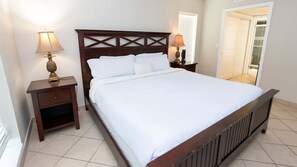 Apartment, 3 Schlafzimmer | 3 Schlafzimmer, laptopgeeigneter Arbeitsplatz, Bügeleisen/Bügelbrett