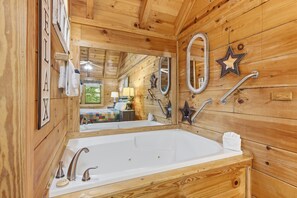 Cabin, 1 Bedroom | Bathroom - Bean Pot 1 Bedroom Cabin (Pigeon Forge)