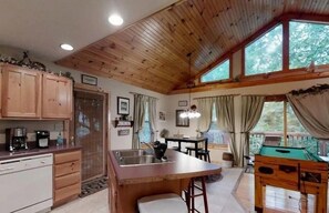 Cabin, 1 Bedroom | Games room - 3 Bears Cabin 1 Bedroom Cabin (Pigeon Forge)