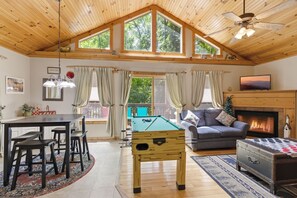 小屋, 1 间卧室 | 起居区 | 智能电视