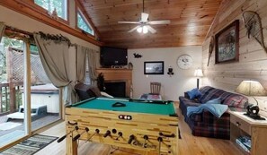 Cabane, 1 chambre | Coin séjour | TV connectée