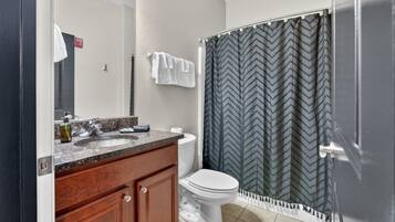 Condo, 2 habitaciones | Baño