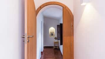 Classic Quadruple Room, City View | Bahagian dalam