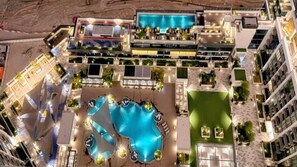 2 outdoor pools - casa perfetta  (Dubai)