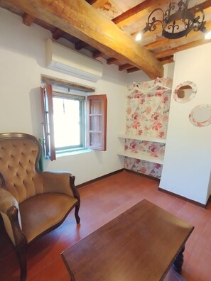 Interior - Tuscany natural stone house with fireplace & panorama - quiet near Vinci, close to Florence (Mezzana)