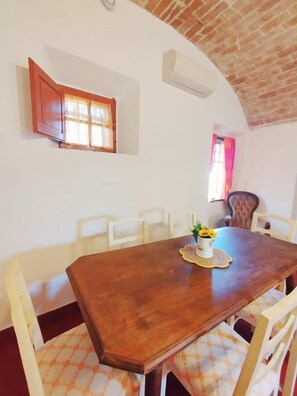 Dining - Tuscany natural stone house with fireplace & panorama - quiet near Vinci, close to Florence (Mezzana)