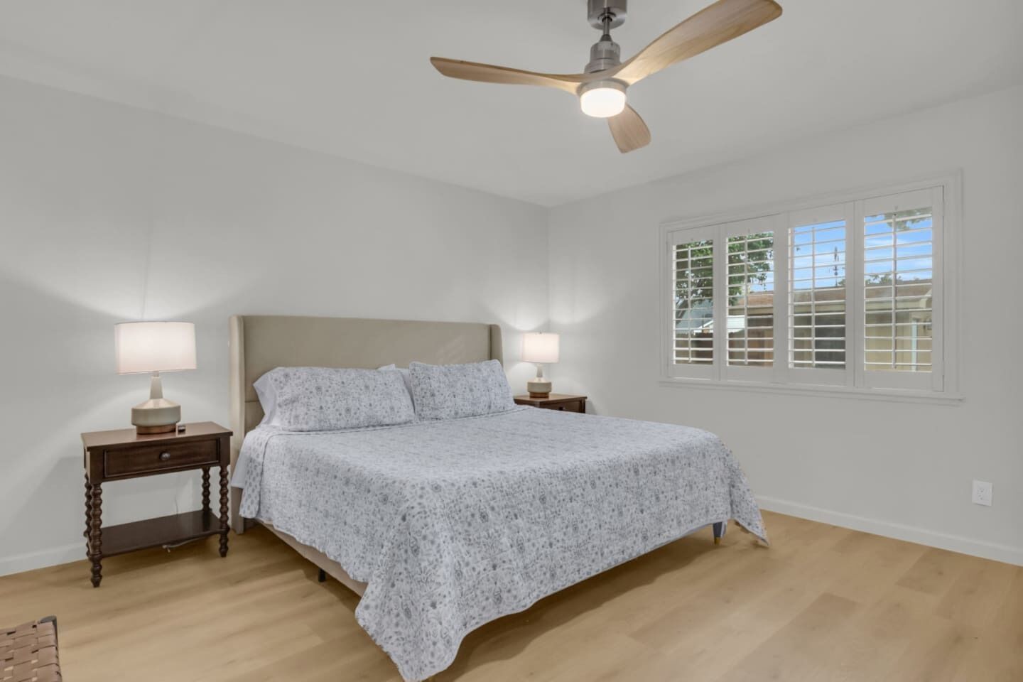 3 bedrooms, iron/ironing board, internet, bed sheets