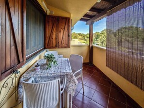 Outdoor dining - House 10 minutes by car from the beach (Olbia)