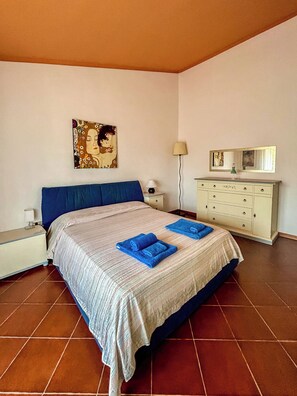 Iron/ironing board - House 10 minutes by car from the beach (Olbia)