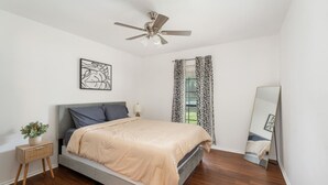 4 bedrooms, iron/ironing board, internet, bed sheets