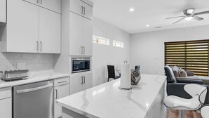 Coffee/tea maker, microwave, oven, stovetop - 3BR Near Dallas Arts Dist. | Rooftop + City Views (Dallas)