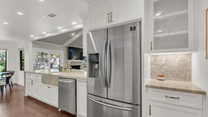 Coffee/tea maker, microwave, oven, stovetop - Luxury Stay Near Addison w/ Gym, Hot Tub & Pool (Dallas)