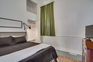Room - Converted Church 5BR Retreat Near The Masters (Augusta)