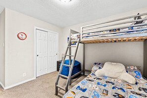 4 bedrooms, iron/ironing board, travel cot, WiFi - San Antonio 4BR | Pool, Game Room, Near SeaWorld (San Antonio)