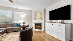 Fernseher, Kamin, Videospiele, Bücher