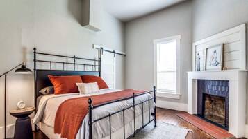 Iron/ironing board, travel cot, WiFi, bed sheets