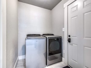 Interior - Cozy Downtown 3BR Retreat near Lake Ray Roberts (Aubrey)