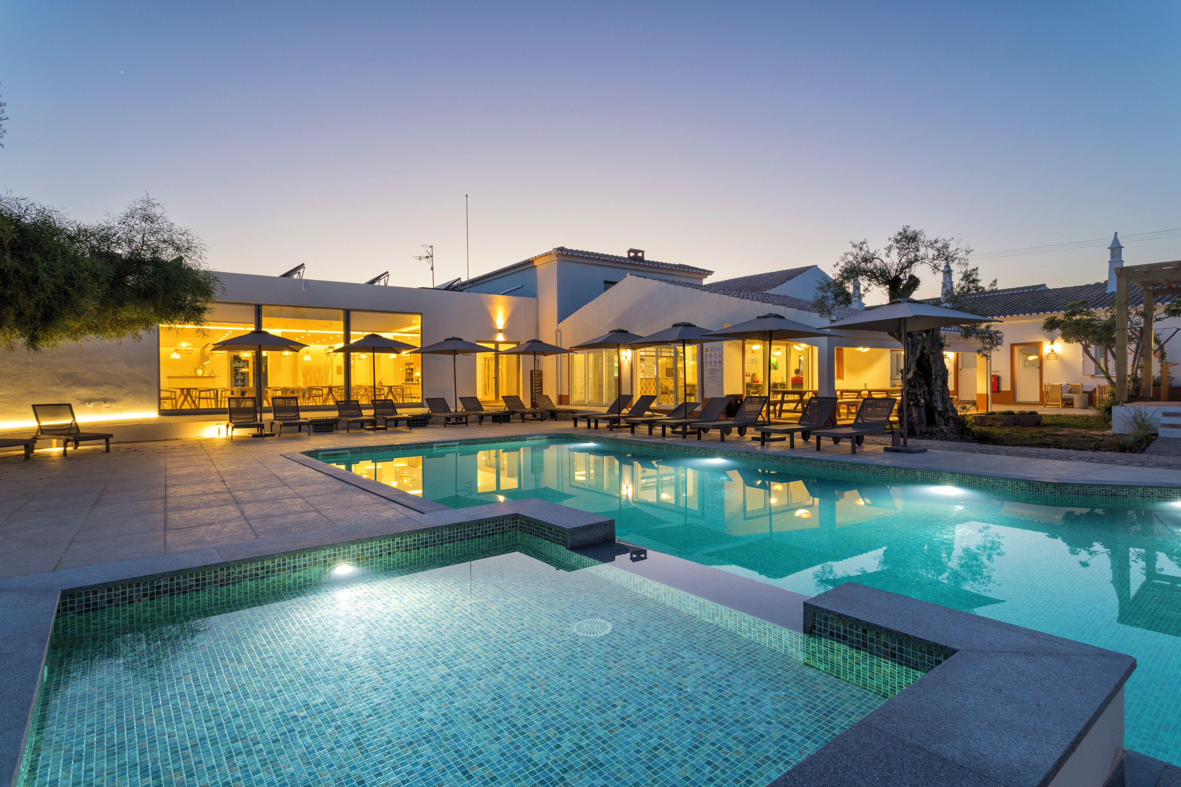 2 outdoor pools