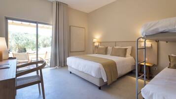 Family Double Room | Hypo-allergenic bedding, minibar, desk, free WiFi