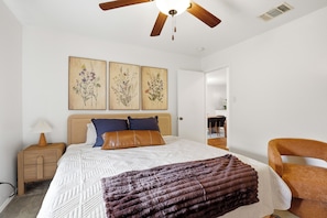 Unclassified image, 5 of 40, button - Vibrant Stay Near SeaWorld w Patio & BBQ | Pets OK (San Antonio)
