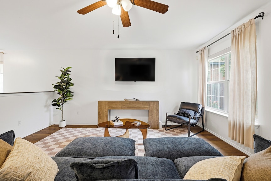 Vibrant Stay Near Seaworld W Patio & Bbq | Pets Ok - Helotes, TX