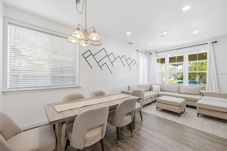 Oxnard 4br Oasis Near Parks, Beach & Harbor W/ Bbq - Oxnard, CA