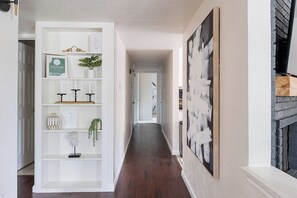 Interior - The Colony House w Pool, Backyard & BBQ ● Sleeps 6 (The Colony)