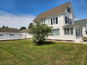 Exterior - Shipwrecked-In-town, pool, firepit, bonus cottage. (Chincoteague Island)