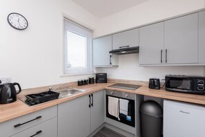 Kühlschrank, Mikrowelle, Ofen, Toaster